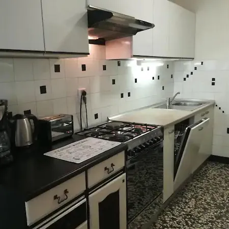 Friendly Well Located Family سبليت